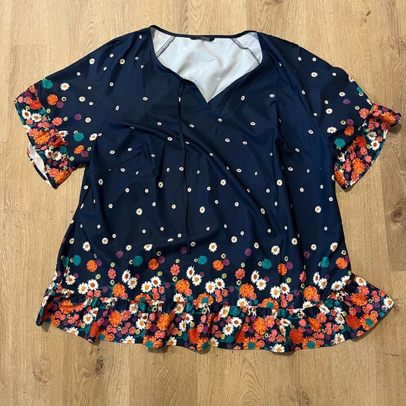 NWOT BloomChic Stone blue floral Detail Flutter Sleeve Blouse Size 22-24/3X - Picture 2 of 11